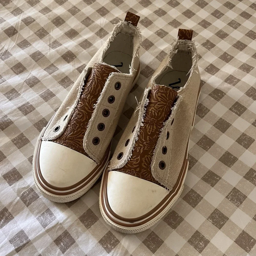 Very G 6.5 Boho Raw Edge Canvas Tooled Faux Leather Slip-On Y2K 90s Inspired